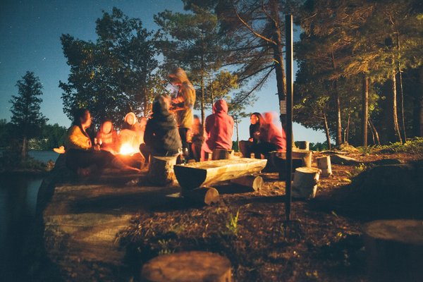 Astuces pour cuisiner des repas gastronomiques en camping.
